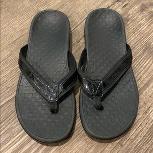 Vionic Black Thong flip flops